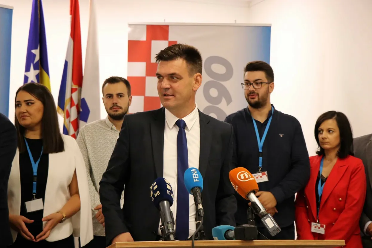 Ilija Cvitanović ponovno je izabran na čelo HDZ-a 1990 na VI. izbornom Saboru te stranke