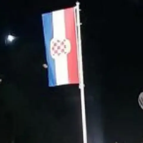 Srušena zastava