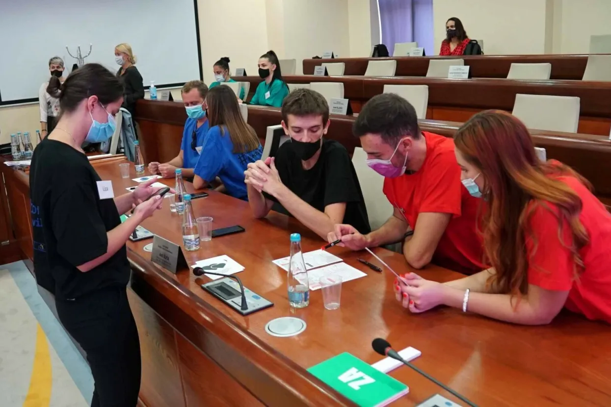 Događaj naziva &#39;Welcome to Electionville&#39; kojeg organizira Agencija lokalne demokratije Mostar zajedno s Veleposlanstvom Švedske u BiH, otvoren je u petak u Gradskoj vijećnici Grada Mostara, s ciljem educiranja mladih Mostaraca o funkcioniranju demokracije.