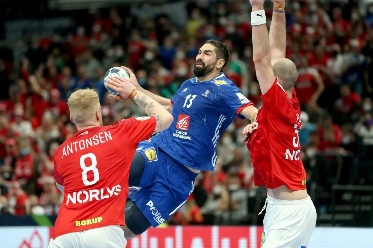 26.01.2022., Multifunctional Arena, Budimpesta, Madjarska - EHF Europsko prvenstvo, skupina I, 4. kolo, Danska - Francuska. Nikola Karabatic, Simon Hald Jensen, Rene Antonsen.