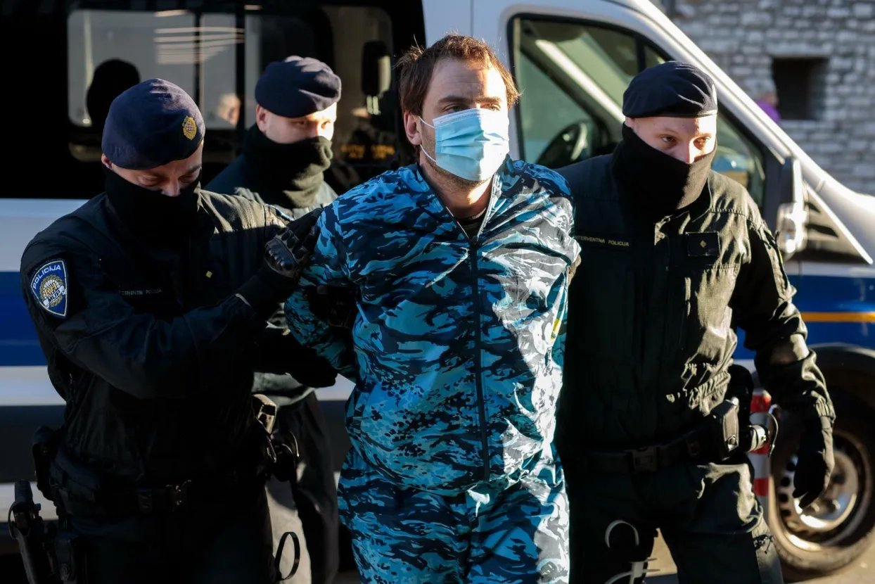 08.02.2022., Rijeka - Privodenje Romana Brnada zbog ubojstva starije zene u caffe baru Pin u centru Rijeke. Photo: Nel Pavletic/PIXSELL