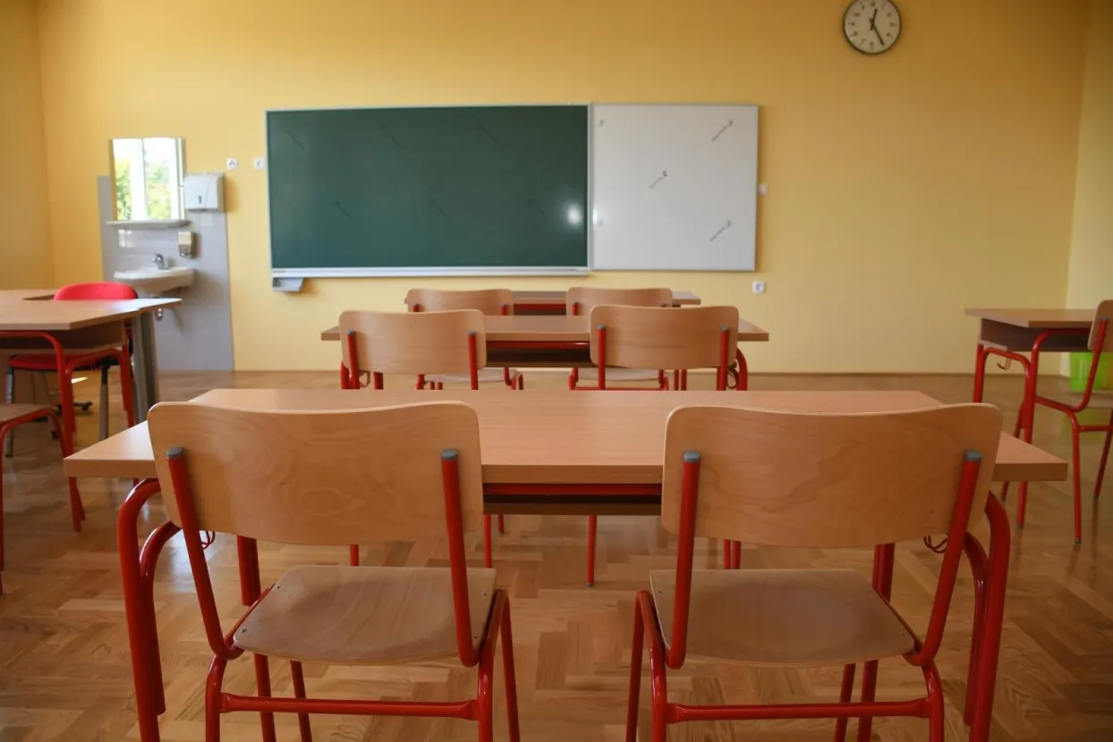 25.08.2020., Veliko Trojstvo - Osnovna skola u Velikom Trojstvu je novoobnovljena i dogradjena, a u sklopu skole izgradjen je i novi djecji vrtic. Rijec je o projektu vrijednom 14 milijuna kuna, a novu skolu koja ceka nove ucenike, dosli su vidjeti zupanijski celnici. Photo:Damir Spehar/PIXSELL