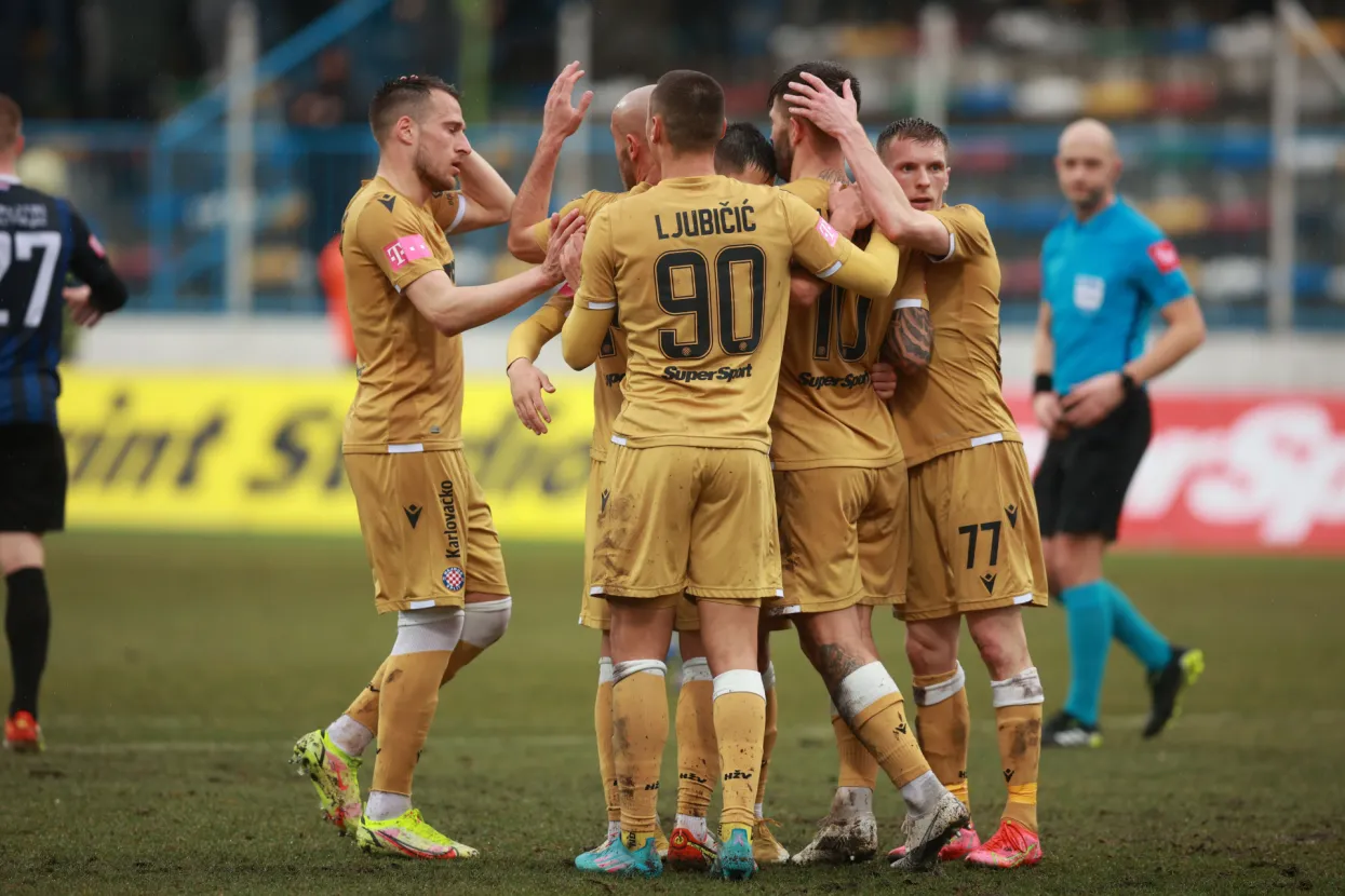 Zagreb, 19.2.2022.- Utakmica 24. kola Prve HNL Hrvatski dragovoljac - Hajduk na stadionu u Kranjčevićevoj. Na slici nogometai Hajduka.
foto HINA/ Dario GRZELJ/ ua