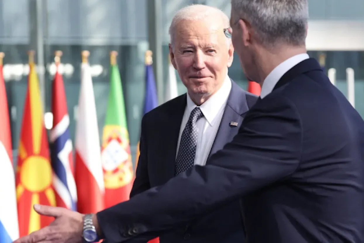 Joe Biden i Jens Stoltenberg