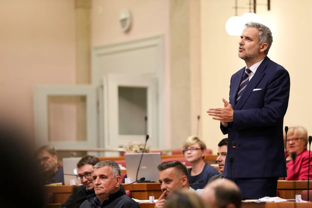 20.04.2022., Zagreb - Saborskim aktualnim prijepodnevom, na kojemu 40 zastupnika postavlja pitanja clanovima Vlade RH, Hrvatski sabor pocinje novu, 11. sjednicu. Nino Raspudic Photo: Emica Elvedji/PIXSELL