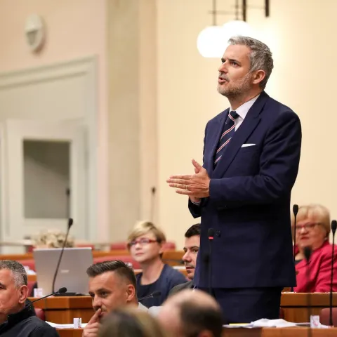 20.04.2022., Zagreb - Saborskim aktualnim prijepodnevom, na kojemu 40 zastupnika postavlja pitanja clanovima Vlade RH, Hrvatski sabor pocinje novu, 11. sjednicu. Nino Raspudic Photo: Emica Elvedji/PIXSELL