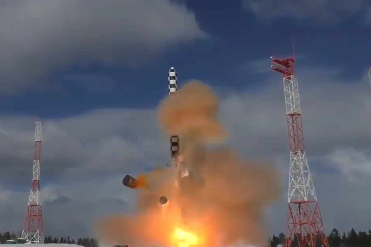 Lansiranje interkontinentalne balističke rakete Sarmat na kozmodromu Plesetsk