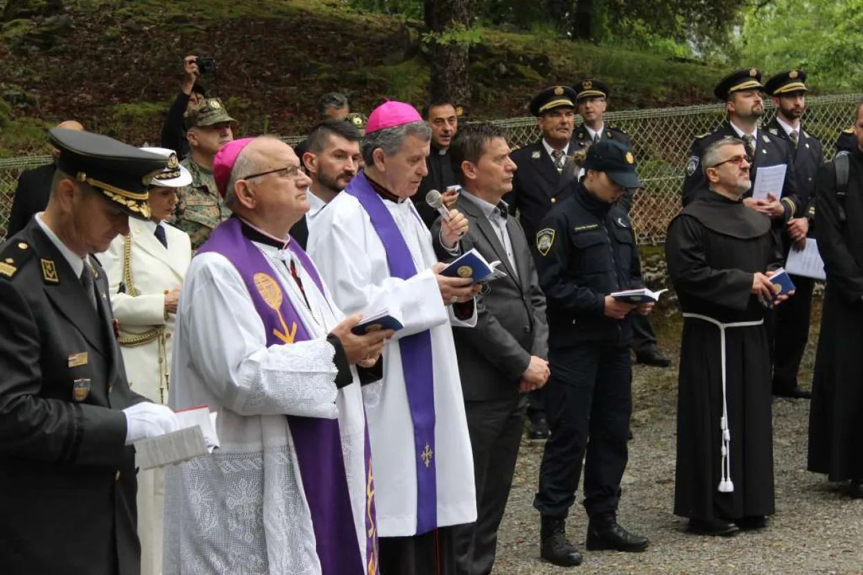 Pripadnici OSBiH i OS RH na hodočašću u Lurdu