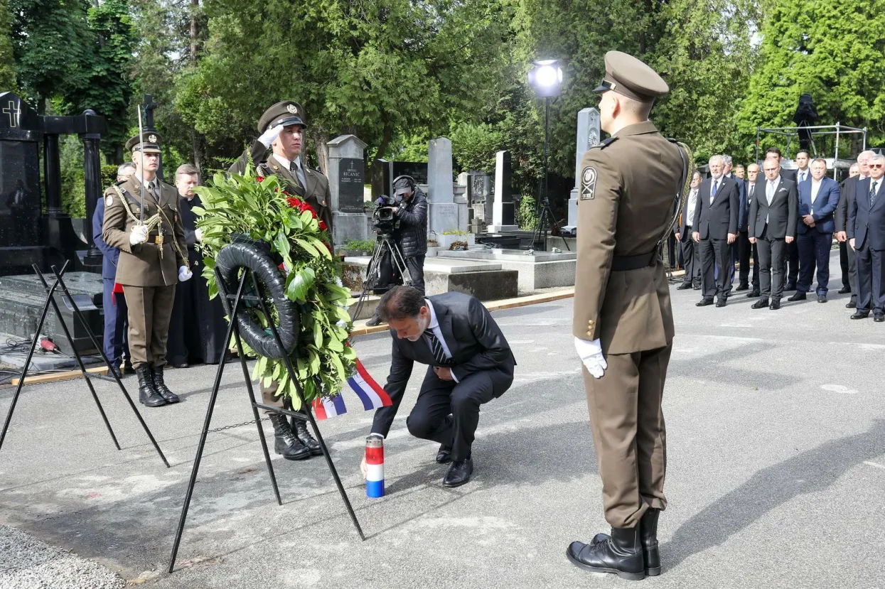 14.05.2022., Zagreb - Polaganje vijenaca kod Sredisnjeg kriza na grobulj Mirogoj povodom 77. obljetnice Bleiburske tragedije. Predsjednik Sabora Gordan Jandrokovic