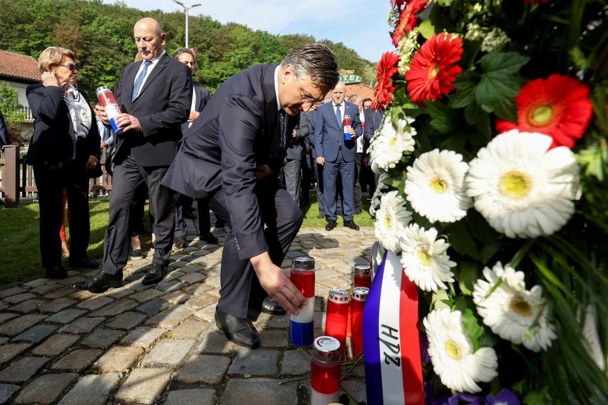 14.05.2022., Veliko Trgovisce - Obiljezavanje 100. obljetnice rodjenja prvog predsjednika Republike Hrvatske i utemeljitelja HDZ-a dr. Franje Tudjmana. Izaslanstvo HDZ-a polozilo je vijenac i zapalilo svijecu ispred rodne kuce dr. Franje Tudjmana u Velikom Trgoviscu. Predsjednik Vlader RH i HDZ-a Andrej Plenkovic