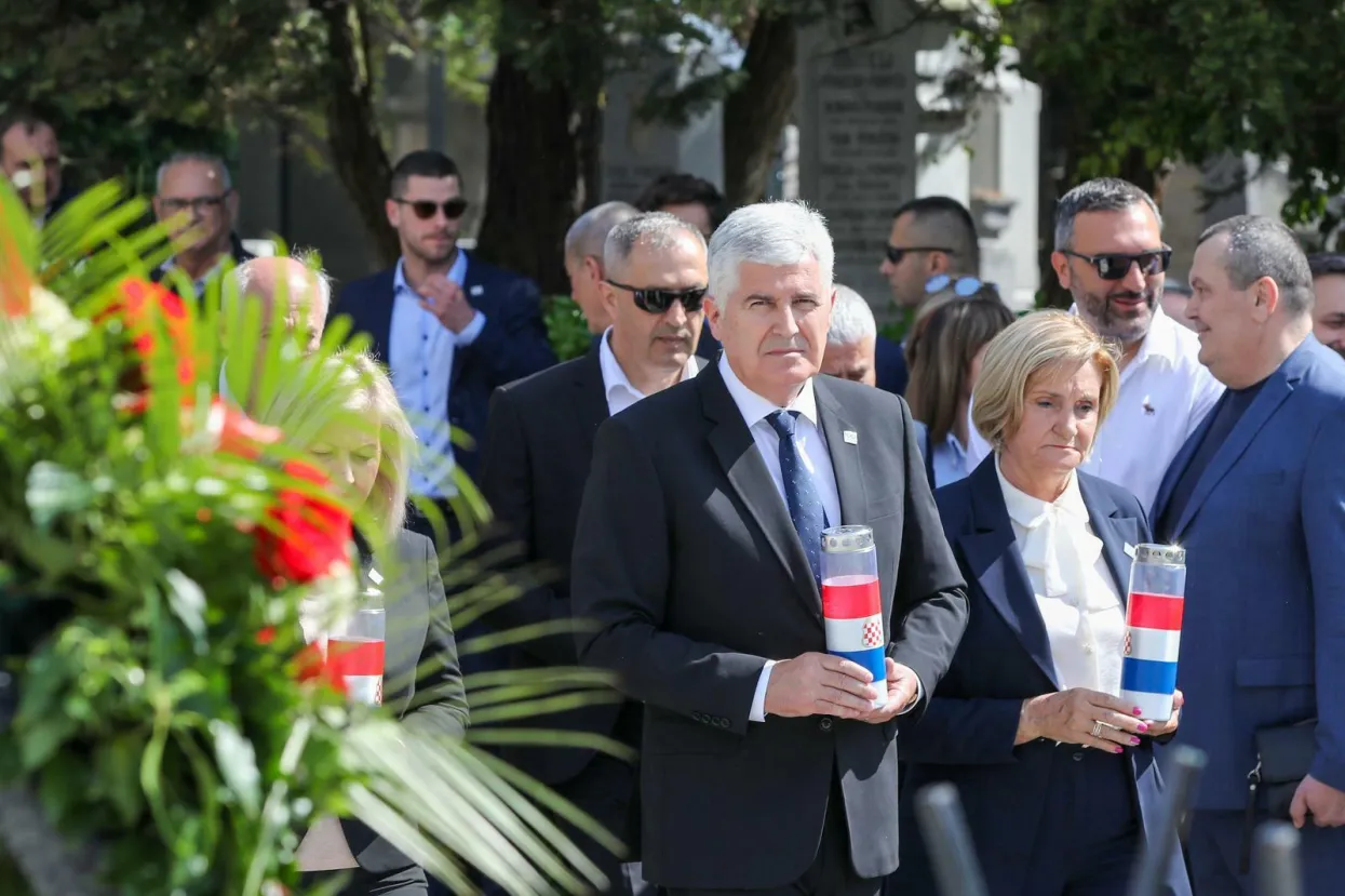 14.05.2022., Zagreb - Izaslanstvo HDZ-a polozilo je vijenac i zapalilo svijecu na grobu dr. Franje Tudjmana povodom 100. obljetnice njegova rodjenja. Dragan Covic