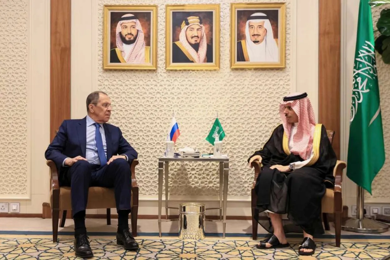 Lavrov i princ Faisal pozdravili suradnju Rusije i Saudijske Arabije na tržištu naftom