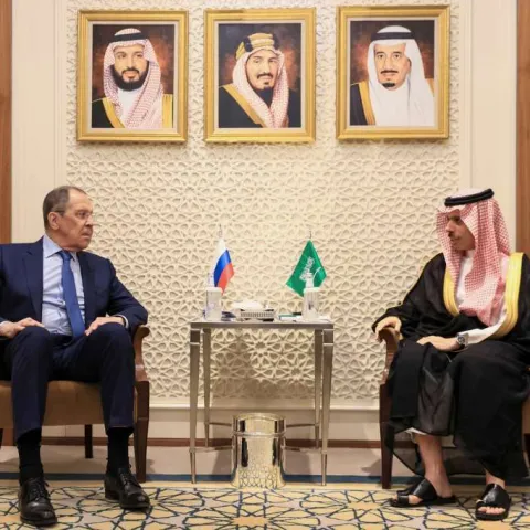 Lavrov i princ Faisal pozdravili suradnju Rusije i Saudijske Arabije na tržištu naftom