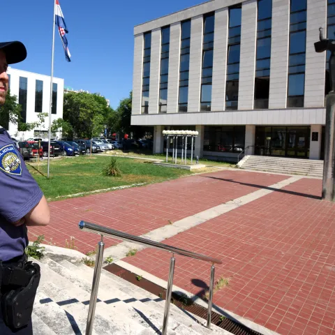 Split, 02.06.2022. - U četvrtak nešto prije 9 sati dojavljeno je da je u zgradi Županijskog suda u Splitu postavljena bomba, potvrdio je Hini glasnogovornik tog suda Dinko Mešin. Na fotografiji zgrada Županijskog suda u Splitu.