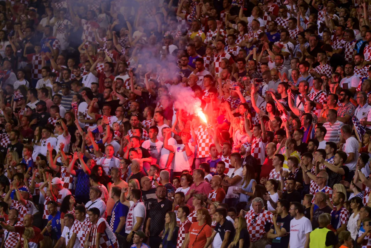 Split, 06.06.2022 - Utakmica 2. kola skupine A Lige nacija Hrvatska - Francuska. Na slici navijači su zapalili baklju na tribinama Poljuda.