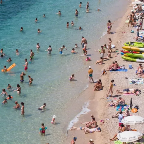 Novi rekord: Poslodavac iz Dalmacije osobi koja će peći palačinke na plaži nudi &lsquo;doktorsku&lsquo; plaću