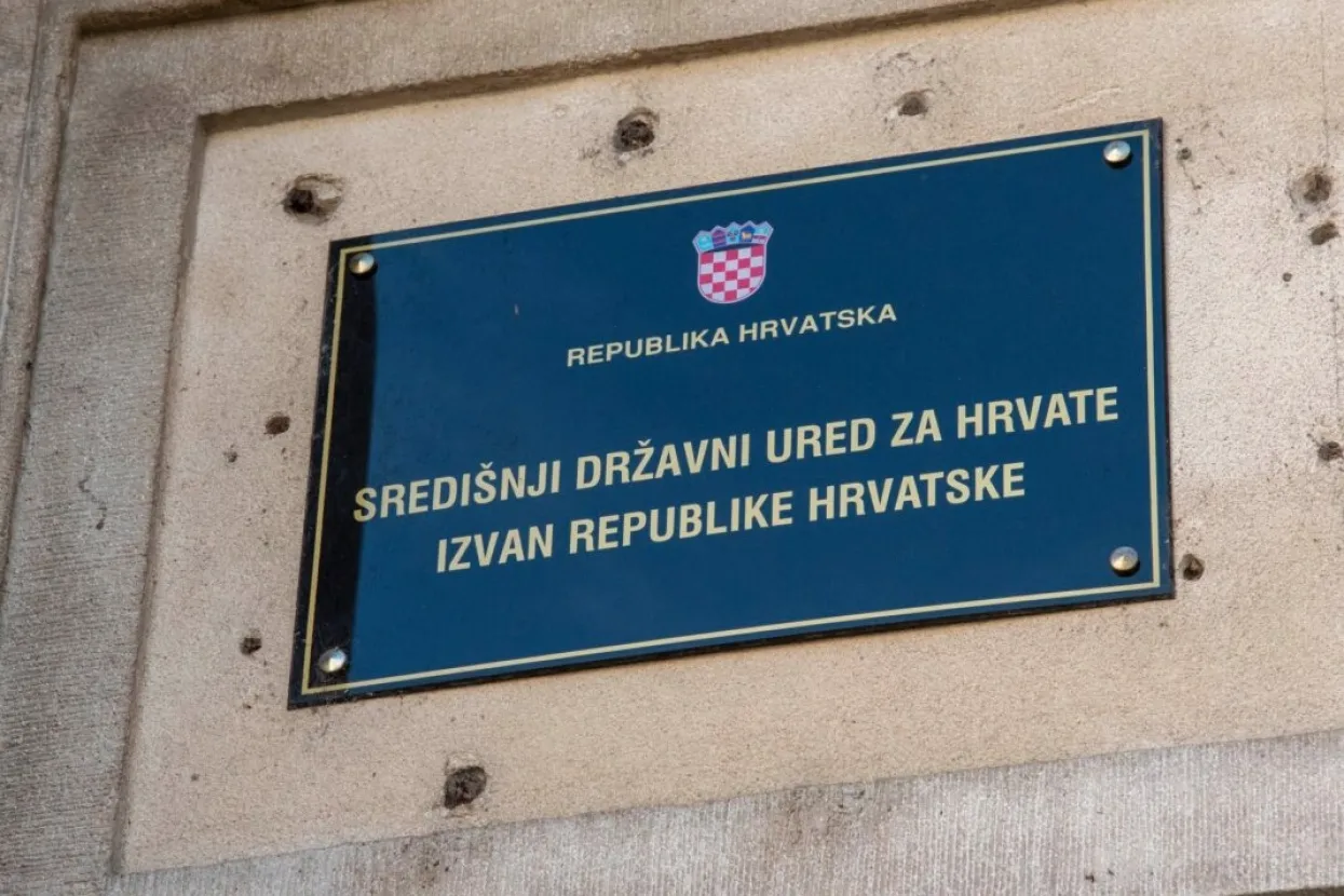 Ured za Hrvate stipendira internetsko učenje hrvatskog jezika