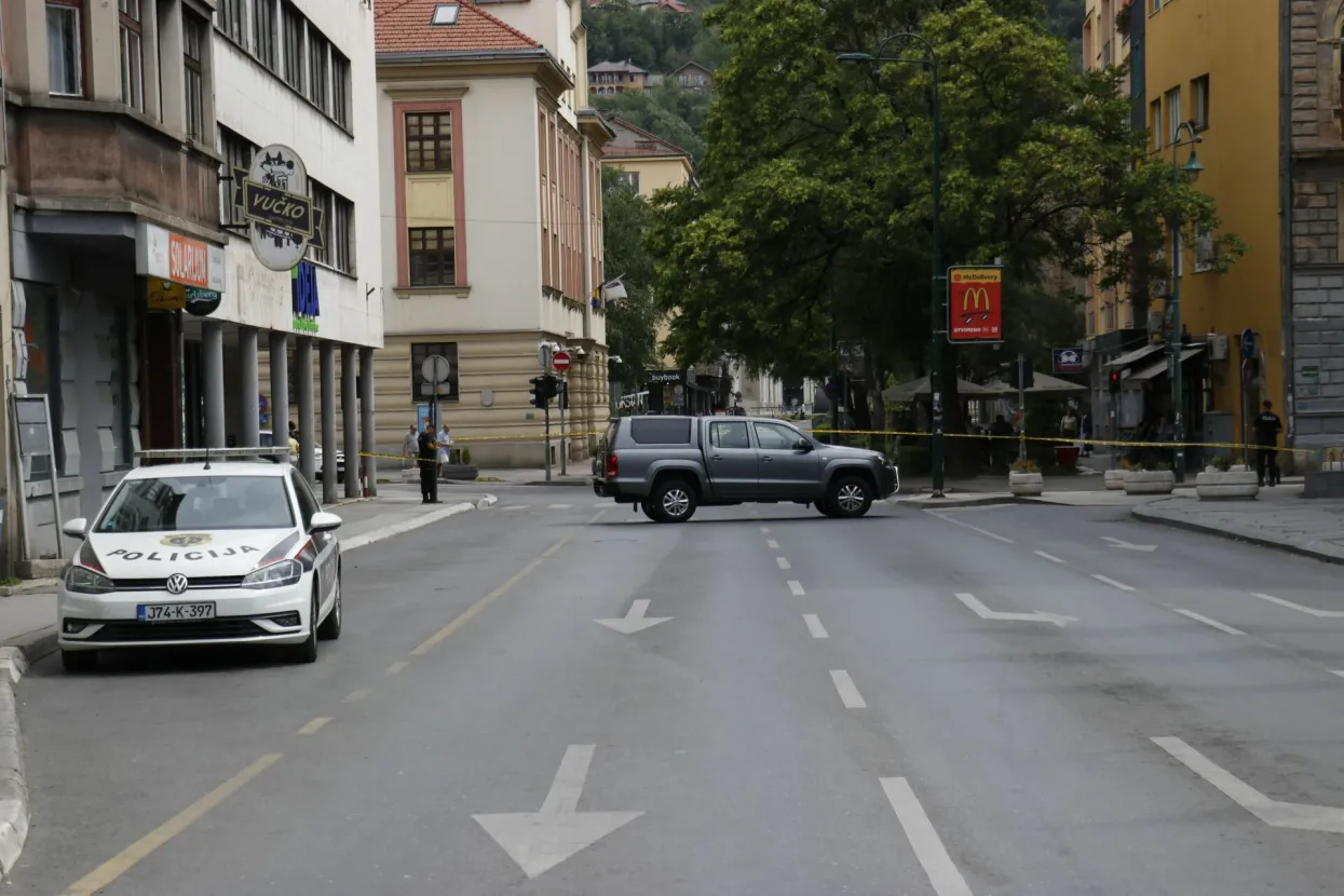 Pripreme za održavanje treće bh. povorke ponosa protekle su danas u Sarajevu uz jake mjere obezbjeđenja.