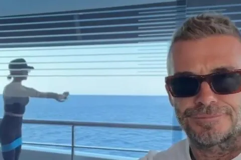 Beckham nasmijao fanove videom s Jadrana: Victoriju snimio &#39;u akciji&#39; pa se &#39;požalio&#39; da ne može ni kavu popiti u miru