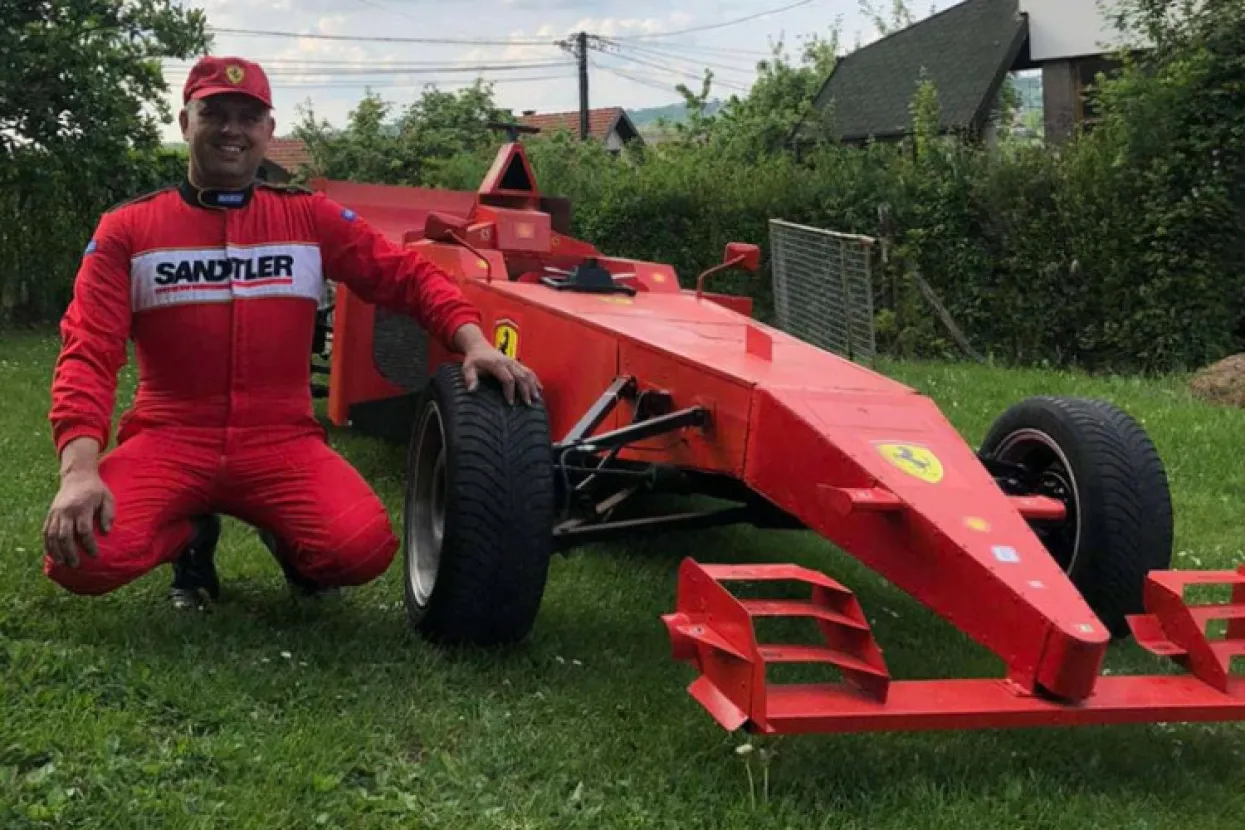 Adis u dvorištu vlastoručno napravio bolid Formule 1