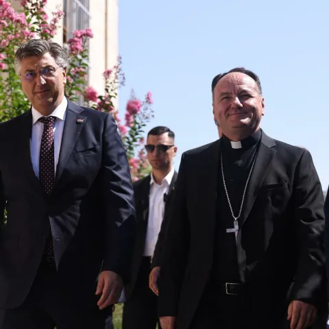 25.07.2022., Mostar - Premijer Vlade RH Andrej Plenkovic posjetio Biskupijski ordinarijat te se sastao s mons. Petrom Palicem, biskupom Mostarsko-duvanjske i upraviteljem Trebinjsko-mrkanjske biskupije. Uz predsjednika Vlade bio je i ministar hrvatskih branitelja Tomo Medved, potpredsjednik Vlade i minisar mora, prometa i infrastrukture Oleg Butkovic, ministar vanjskih i europskih poslova Gordan Grlic Radman, ministrica poljoprivrede Marija Vuckovic, te Zvonko Milas, drzavni tajnik Sredisnjeg ureda za Hrvate izvan RH. Photo: Denis Kapetanovic/PIXSELL