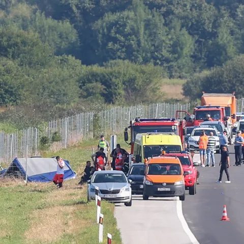 Varaždin, 06.08.2022 - Dvanaest osoba je poginulo, više od 40 je ranjenih, u prometnoj nesreći koja se oko 5,40 sati dogodila na autocesti A4 u smjeru Zagreba, izjavio je na konferenciji za novinare ministar unutarnjih poslova Davor Božinović.