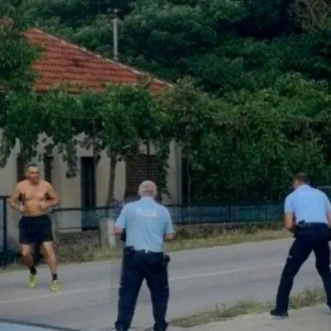 Policija uhitila naoružanog muškarca u Grudama koji je prijetio nožem