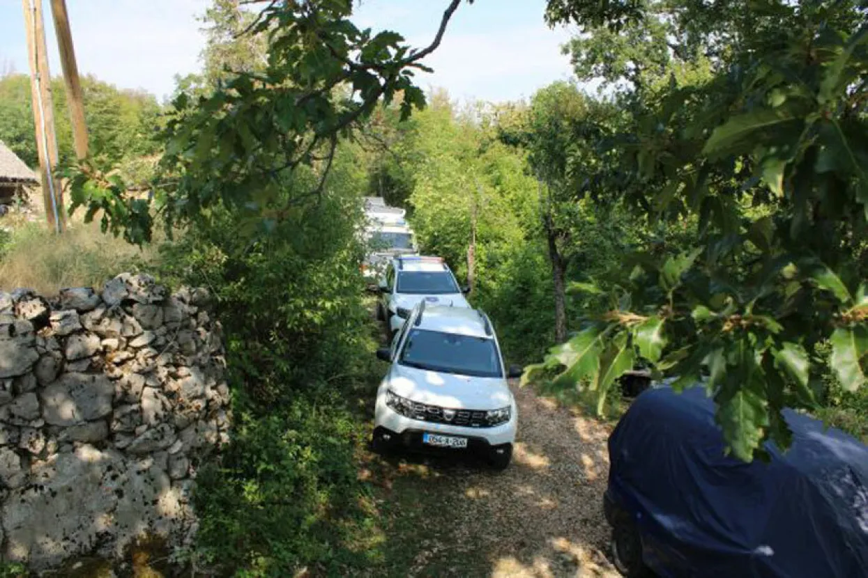 Policijska akcija kod Širokog Brijega: Pronađena vrećica s marihuanom, uhićen muškarac