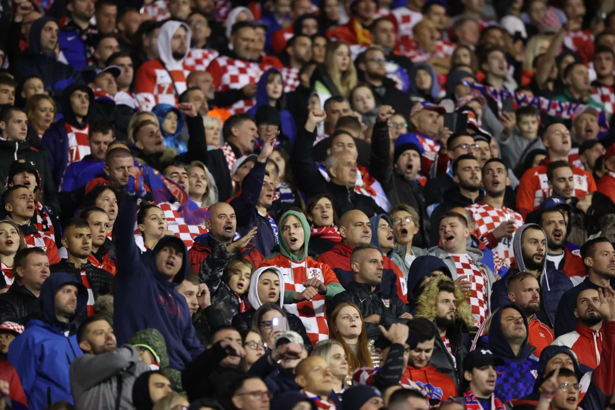 Zagreb, 22.09.2022 - Utakmica 5. kola skupine 1 Lige nacija Hrvatska - Danska, Na slici hrvatski navijači na sjevernoj tribini.
foto HINA/ Damir SENČAR/ ds