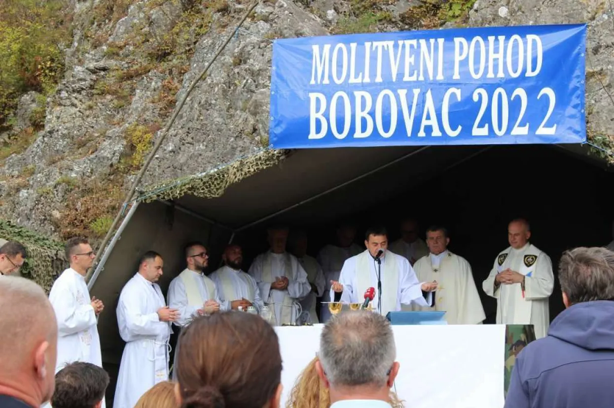 &bdquo;Molitva&nbsp;za Domovinu&ldquo;: Održano vojno i redarstveno hodočašće na Bobovac uz dan smrti bosanske kraljice Katarine Kosače-Kotromanić