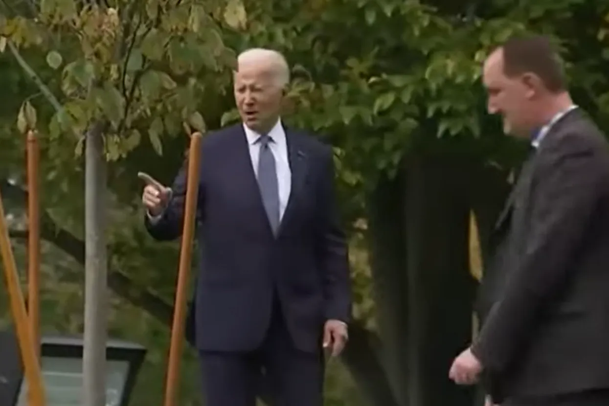 Biden u vrtu Bijele kuće