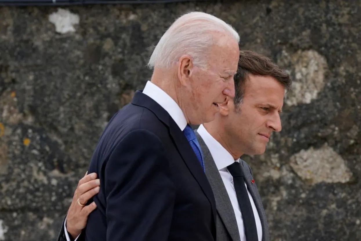 Joe Biden i Emmanuel Macron