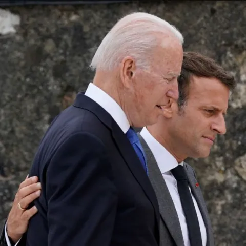 Joe Biden i Emmanuel Macron