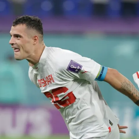 Xhaka u spornoj majici