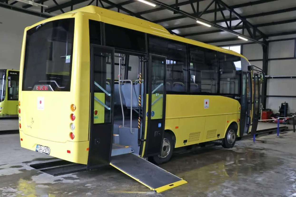 Vlada Japana donirala autobus poduzeću &#39;Mostar Bus&#39;, moći će ga koristiti i osobe s invaliditetom