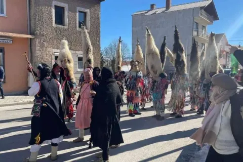 Izložbom &#39;Didi s Kamešnice&#39; prikazani pokladni običaji podkamešničkih sela