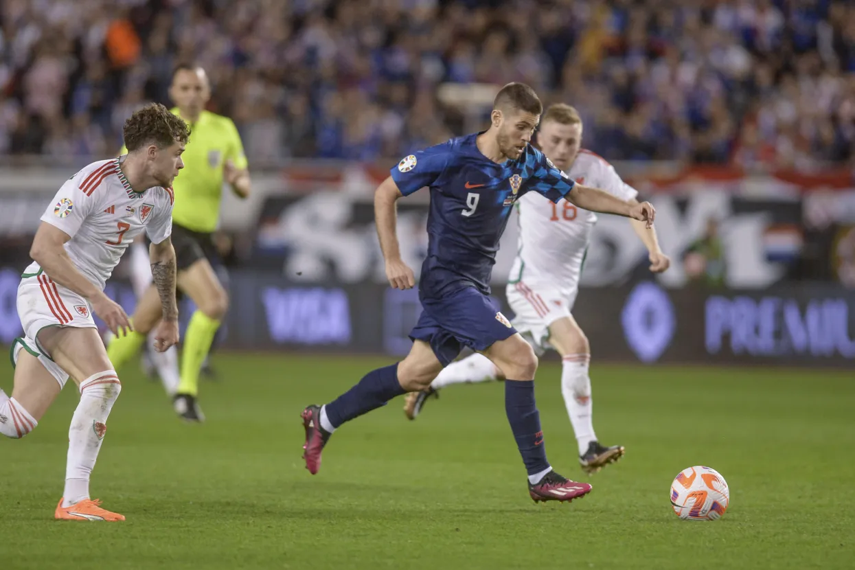 Split, 25.03.2023 - Utakmcia kvalifikacija za EURO 2024 između nogometaša Hrvatske i Wales na stadionu na Poljudu u Solitu. Na slici Andrej Kramarić postiže vodeči gol za Hrvatsku.