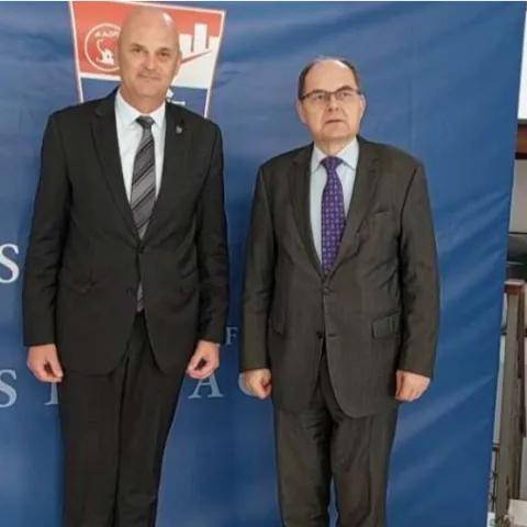 Bošković i Schmidt