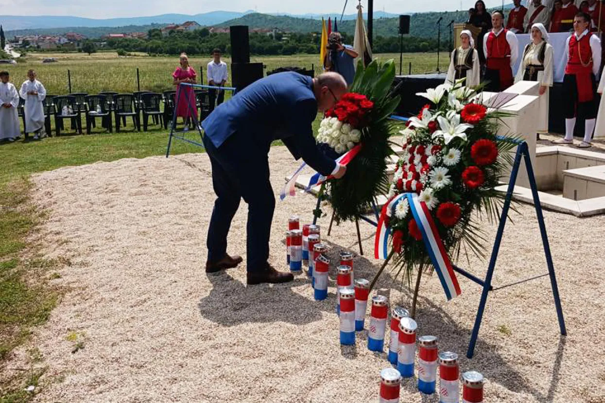 Mostar, 28.05.2023. - Hrvatski šef diplomacije Gordan Grlić Radman sudjelovao je u Stocu u BiH obilježavanju žrtava Bleiburga i križnih puteva. Na fotografiji Gordan Grlić Radman.