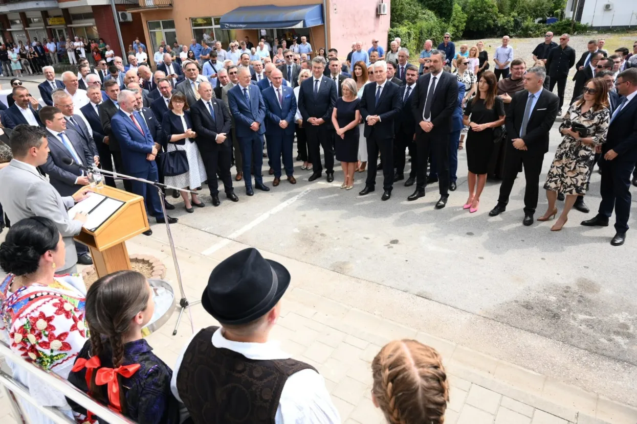 U nazočnosti premijera Plenkovića u Orašju otvoren hrvatski konzulat