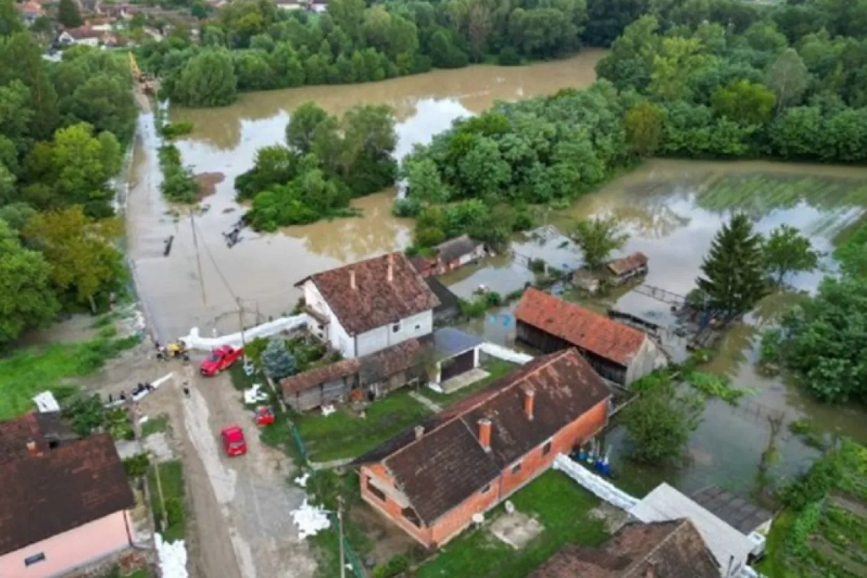 Drava zaprijetila kućama