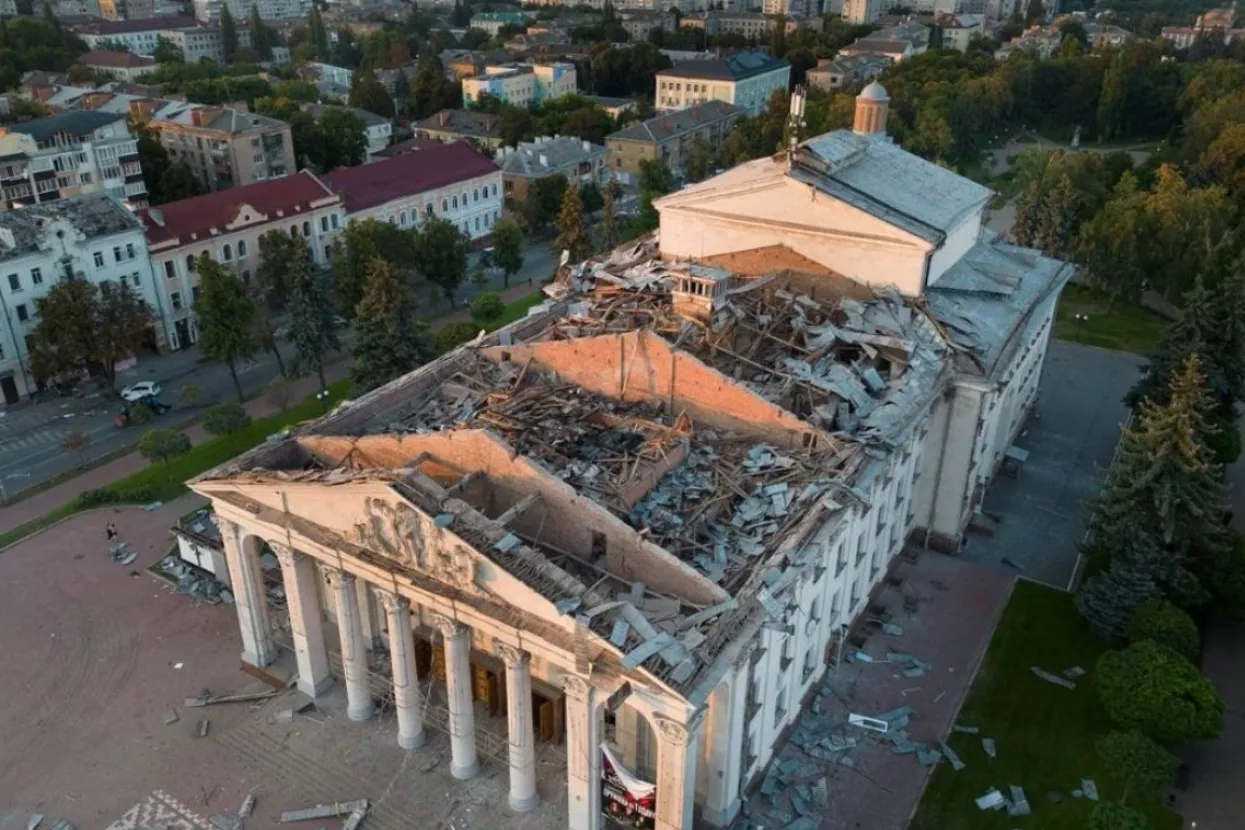 Ukrajinsko ministarstvo obrane objavilo je fotografije kazališta u Černihivu