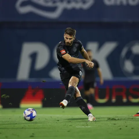 Utakmica 6. kola HNL-a Dinamo - Rijeka na stadionu Maksimir. Na slici Bruno Petković šutira prema golu. <br>foto HINA/ Damir SEN?AR/ ua