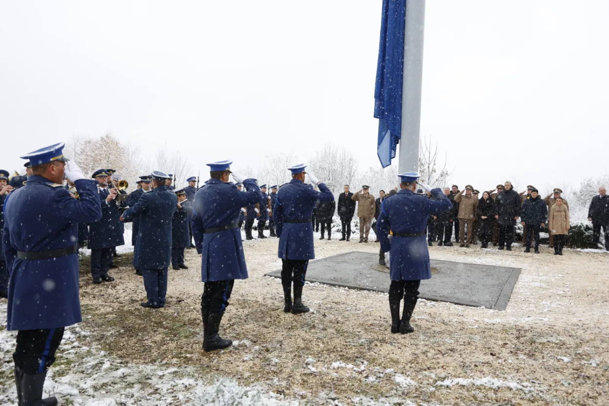 Podizanjem državne zastave na brdu Hum počelo obilježavanje Dana državnosti BiH<br>