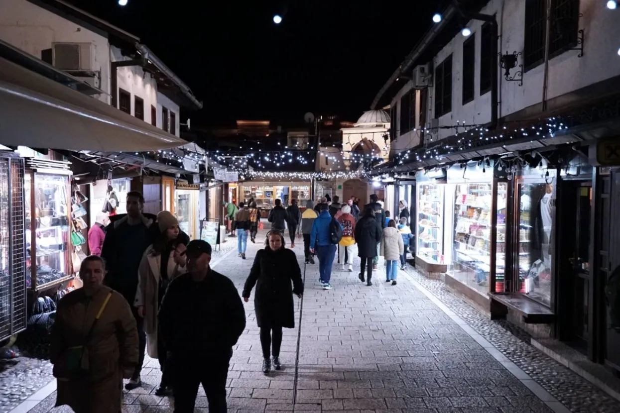 Sarajevo ukrašeno uoči božićnih i novogodišnjih praznika