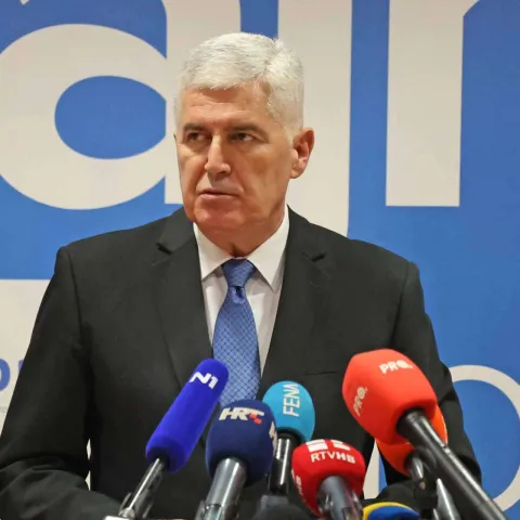 Dragan Čović, predsjednik Hrvatskog narodnog sabora BiH i HDZ BiH, na press konferenciji u Mostaru