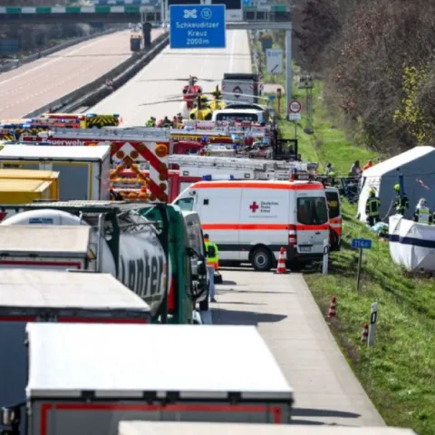 Pet osoba poginulo u prevrtanju Flixbusa