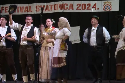 Nekoliko folklornih skupina iz Republike Hrvatske i Bosne i Hercegovine okupilo se u nedjelju u Novom Travniku na trećem festivalu Svatovca i svatovskih običaja