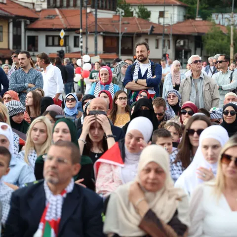 Mirno okupljanje u Sarajevu za narod Palestine i sjećanje na žrtve genocida u Srebrenici 