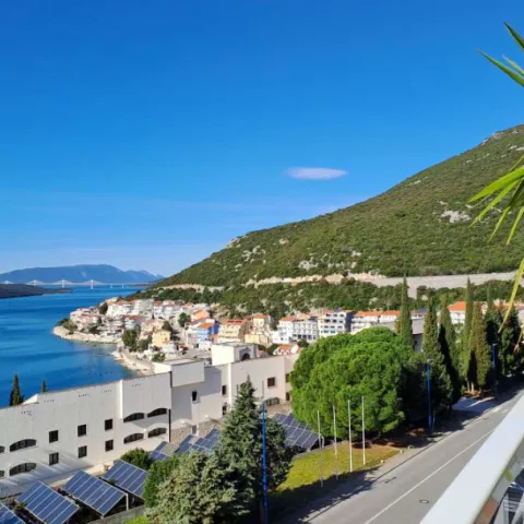 Neum.